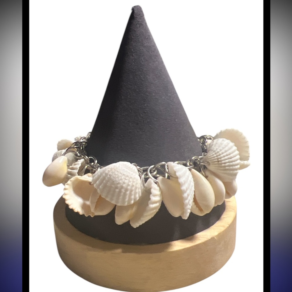 Shell Bracelet - Picture 1 of 2
